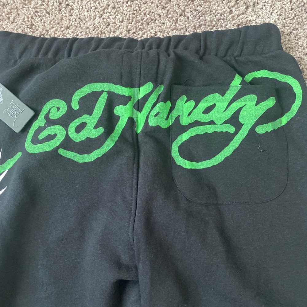 Ed Hardy Mens Fleece New York City Shorts Size M Black Graphic NWT Skull Snake - Picture 5 of 6